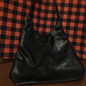Classic Black Leather Hobo Bag with Slouchy Design